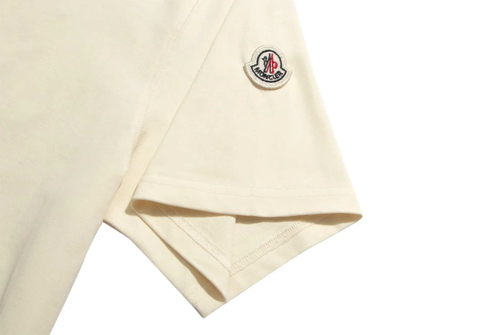 Quality《Moncler~ 》2024New Arrival T , Versatile Quality . ‼ 32 250G ‼ T 🤪 Sizes：S-M-L-XL-2XL ：Black White 、 Same Style